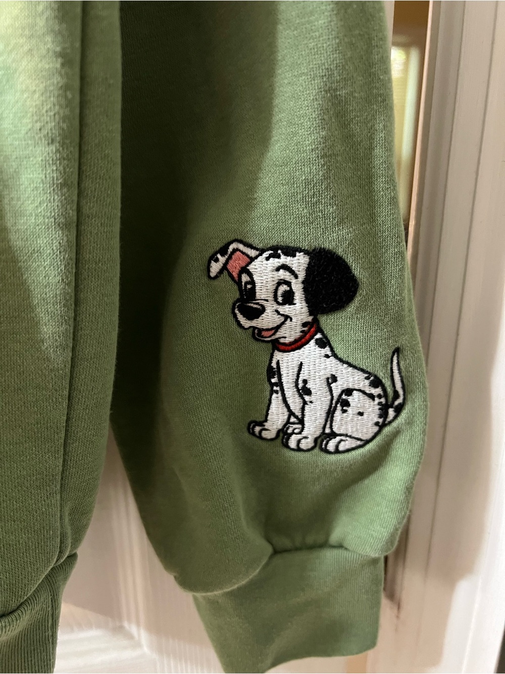 Disney Women’s Med 101 Dalmatians London England Graphic Sweatshirt - Picture 3 of 6